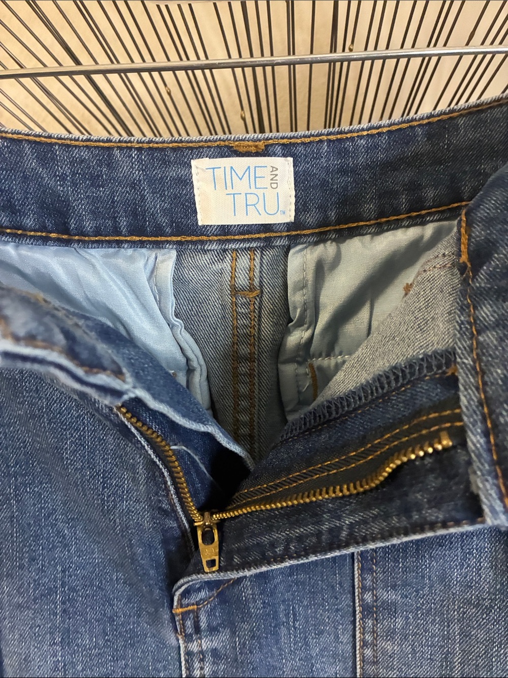 Time and Tru Midi Skirt Denim Wash Blue Pockets Size 8 - Picture 2 of 6
